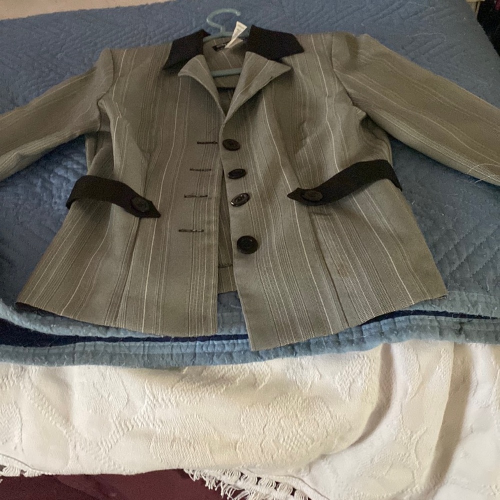 Ladies Dressed Gray with black trim top.Size M